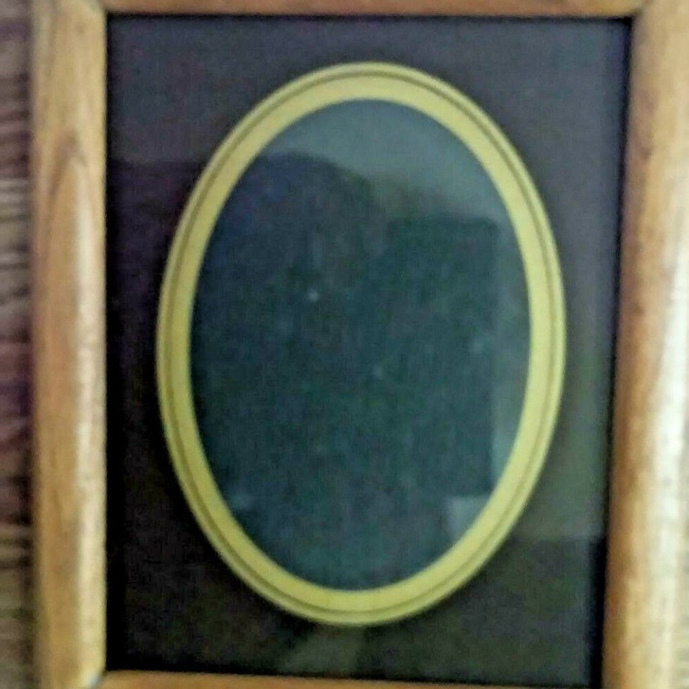 Solid Oak Picture Frame With Glass Has Removal Oval Mat 10 1/2" x 8 1/2" Overall
